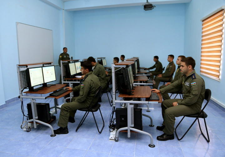 Азербайджан подготовит военных пилотов - ФОТО