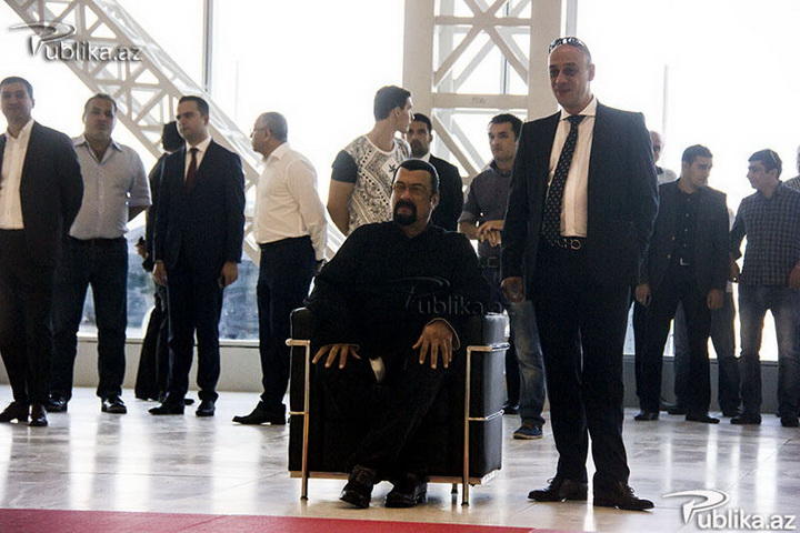 Əfsanəvi Hollivud ulduzu Bakıda məharət göstərdi: "Yenə gələcəm" - VİDEO - FOTO