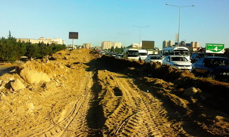 При выезде из Баку транспорту станет просторнее