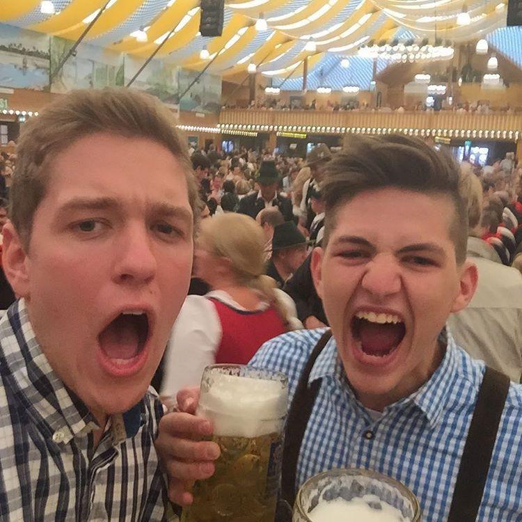 Яркие моменты с самого известного праздника в Германии