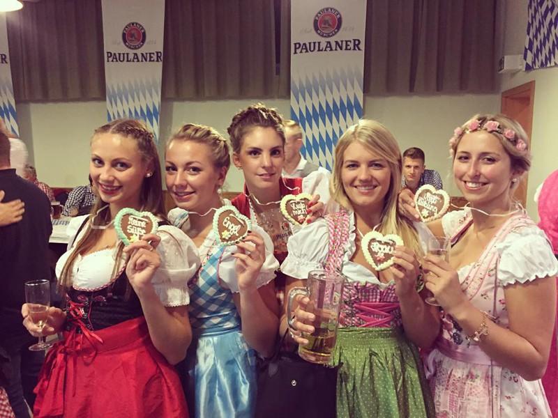 Яркие моменты с самого известного праздника в Германии