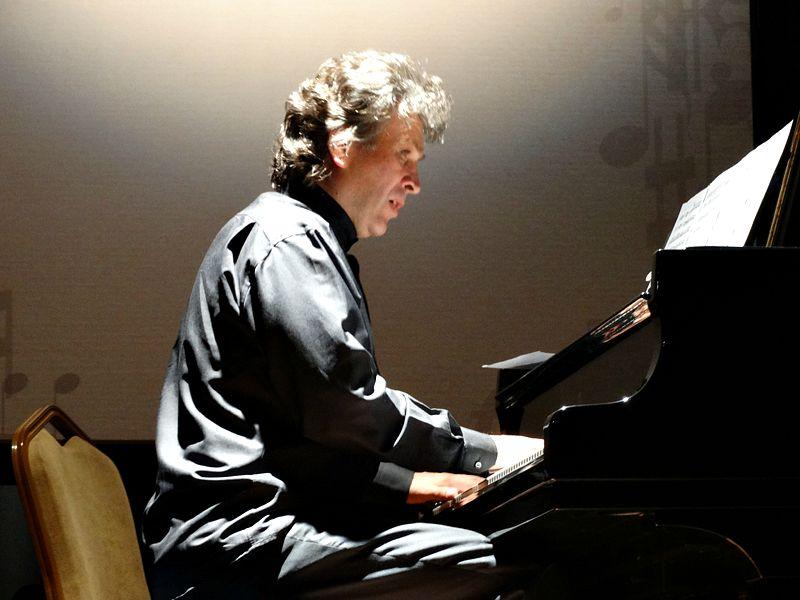 Фортепианная феерия на сцене Международного центра мугама