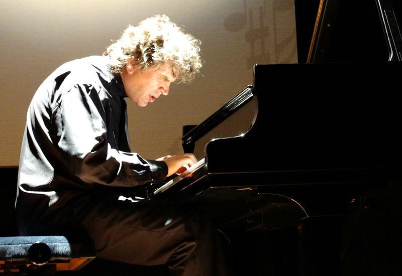 Фортепианная феерия на сцене Международного центра мугама