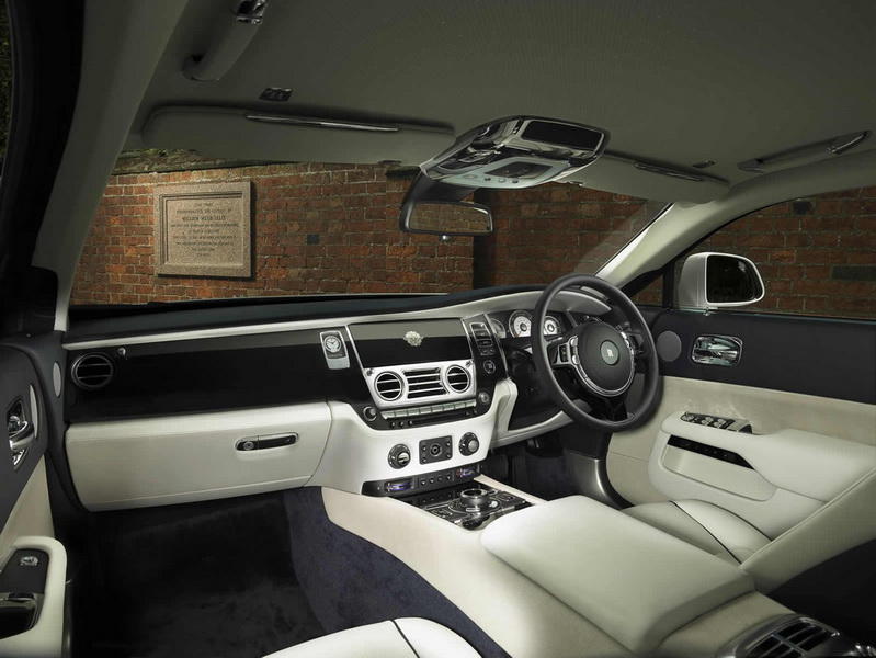 Rolls-Royce посвятил автомобиль регбистам