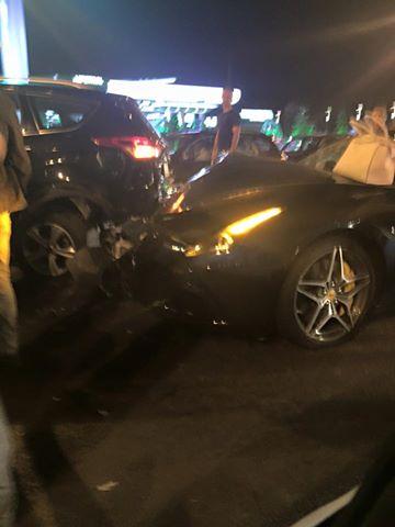 Bakıda Ferrari qəzaya düşdü