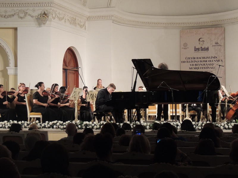 Последние аккорды фестиваля Узеира Гаджибейли в Филармонии