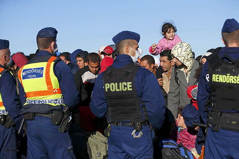 Беженцев из Сирии и Ирака обнаружили в странном месте