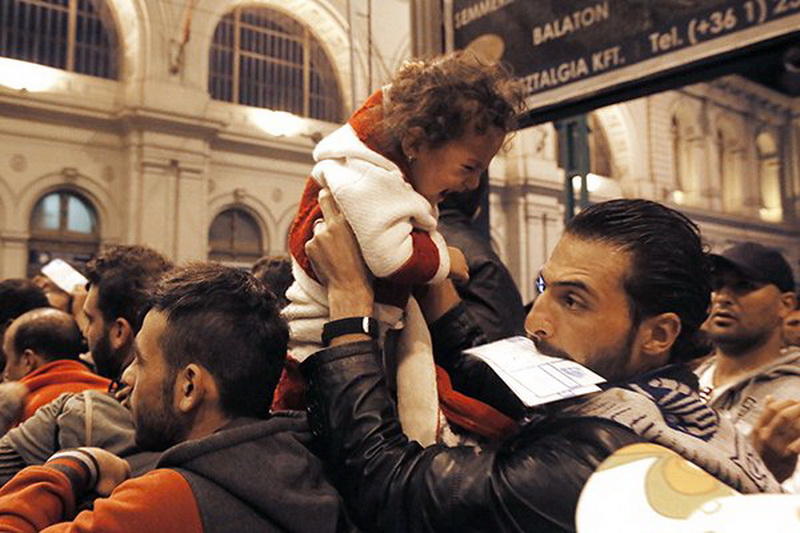 Беженцев из Сирии и Ирака обнаружили в странном месте