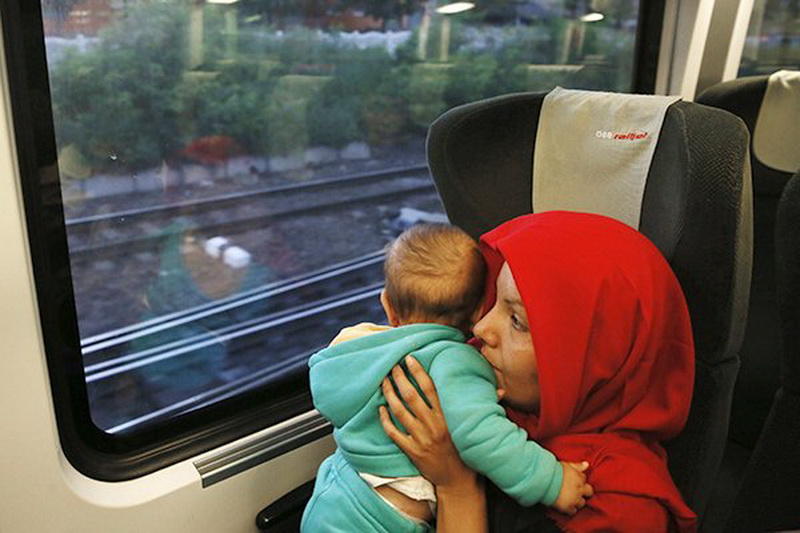 Беженцев из Сирии и Ирака обнаружили в странном месте