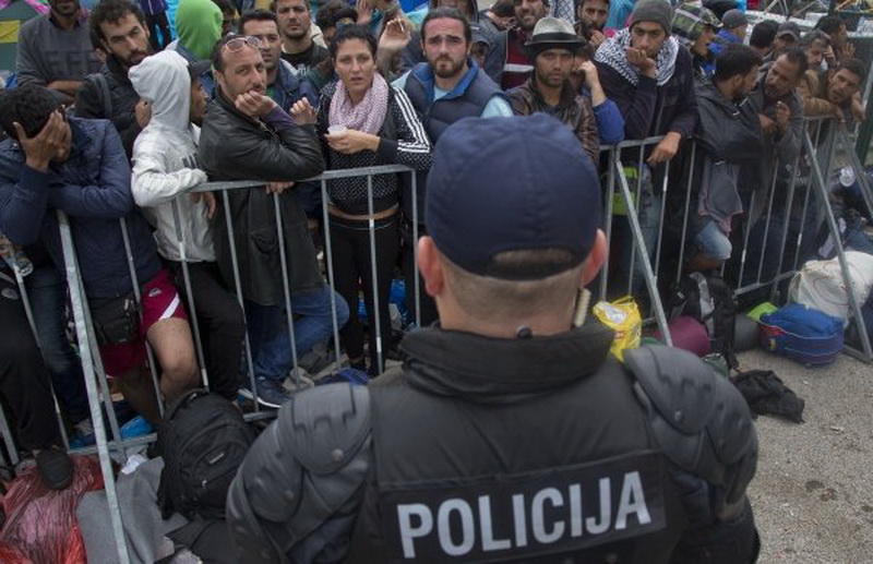 Беженцев из Сирии и Ирака обнаружили в странном месте