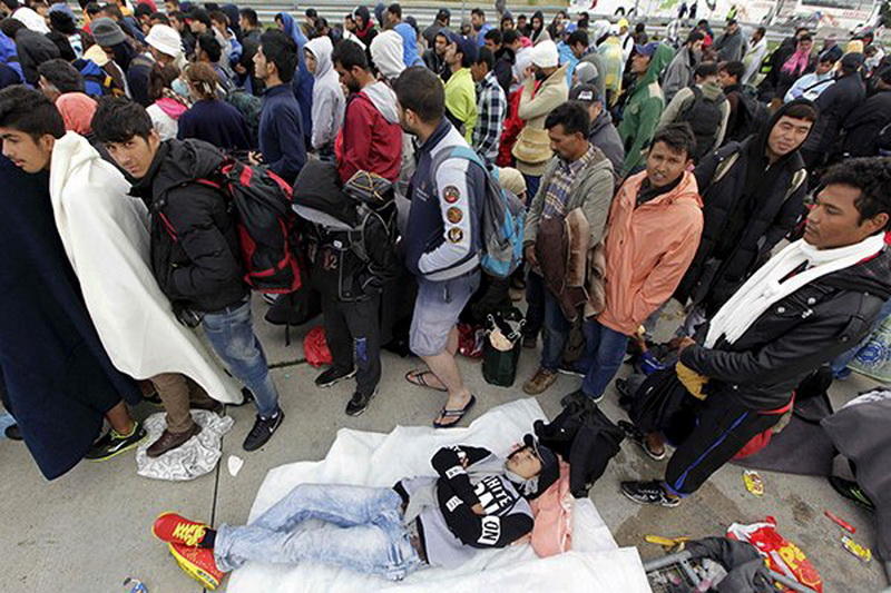 Беженцев из Сирии и Ирака обнаружили в странном месте