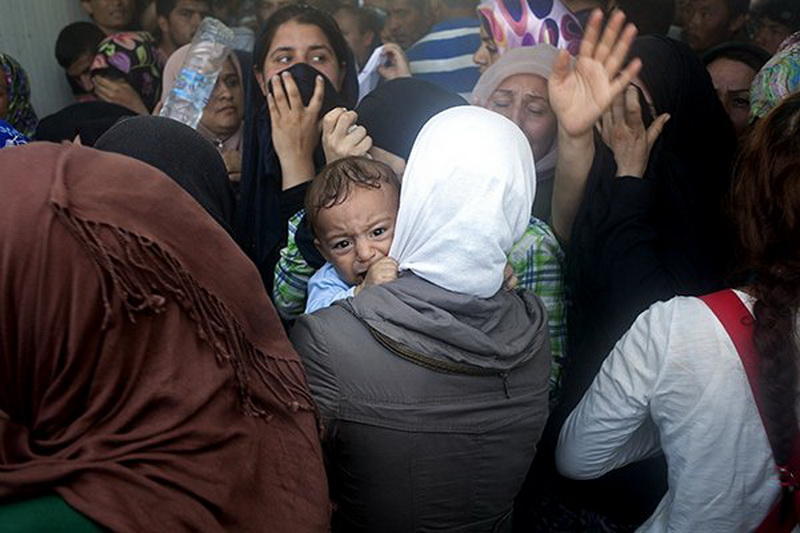 Беженцев из Сирии и Ирака обнаружили в странном месте