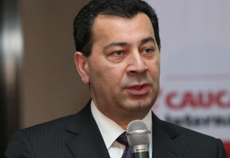Səməd Seyidov: "Bu şəxs hiyləgər bir iş görür"