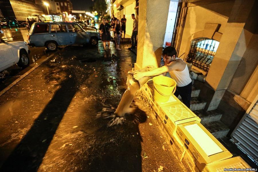 Посмотрите, что натворил ливень в Баку