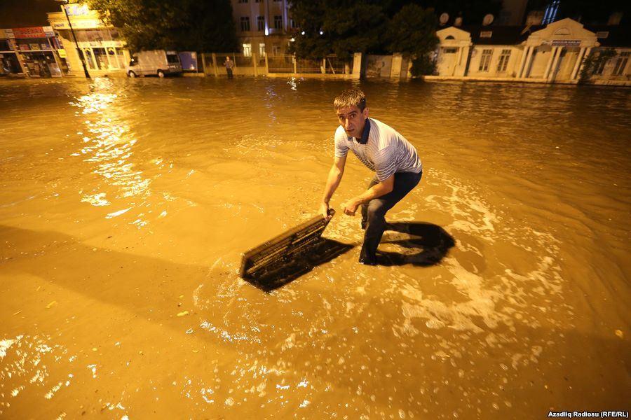 Посмотрите, что натворил ливень в Баку