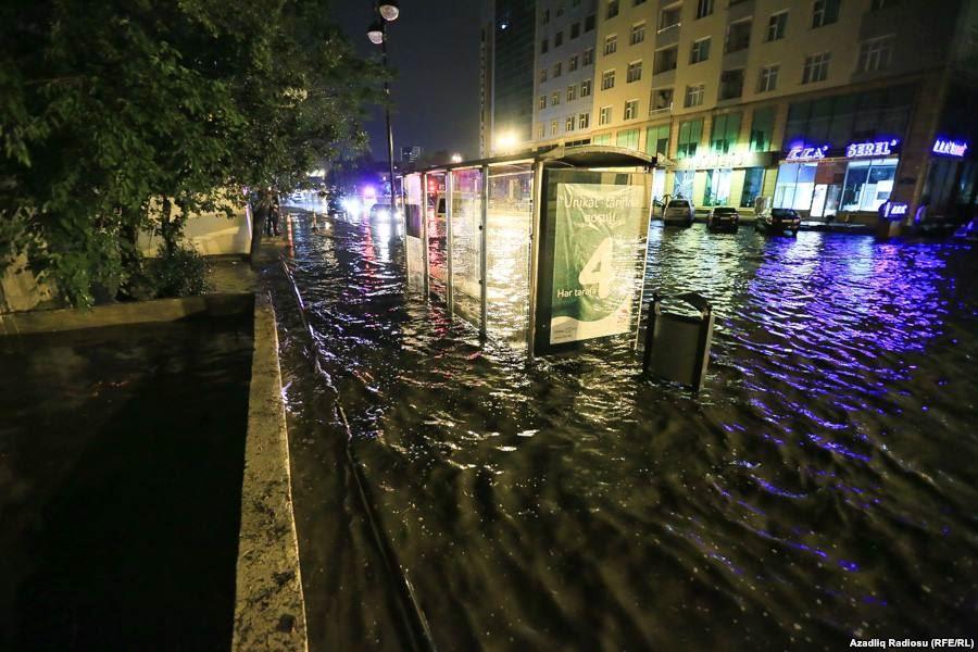 Посмотрите, что натворил ливень в Баку