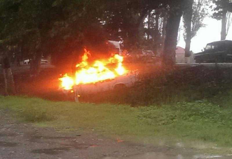 Bakıda avtomobil yandı