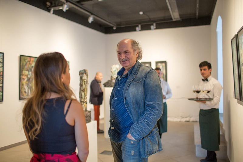 В YAY Gallery открылась выставка известного художника Гусейна Хагверди "Преломление"
