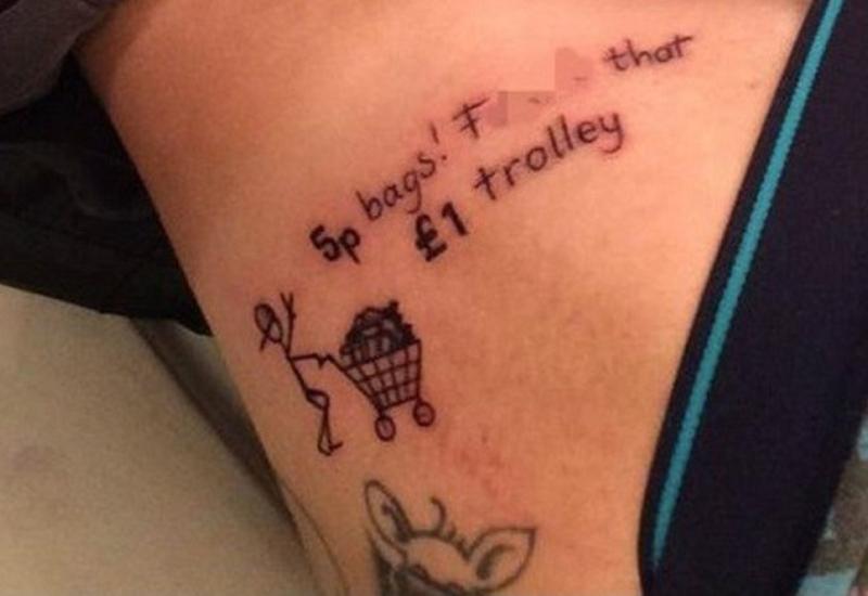 Мужчина сделал тату со странной надписью