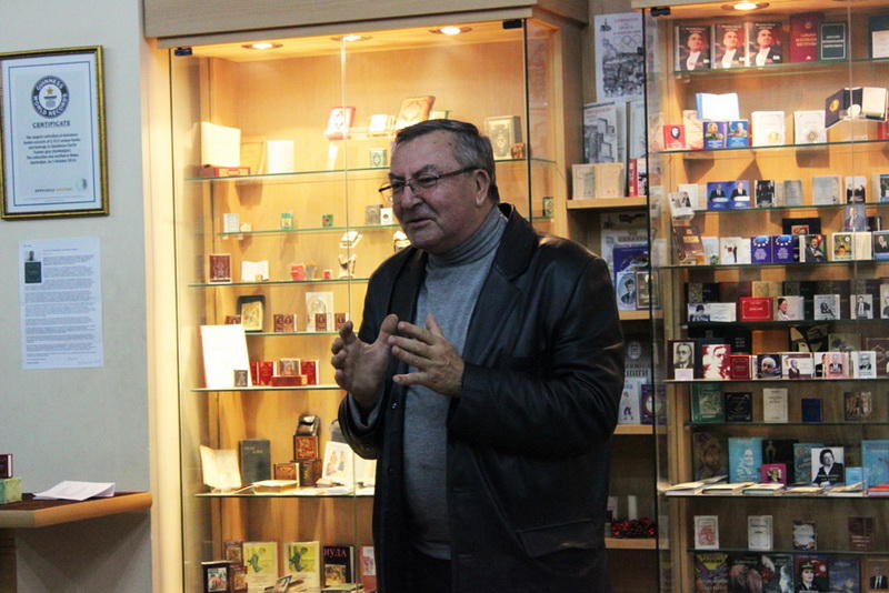 "Окно" - миниатюрная книга большого писателя