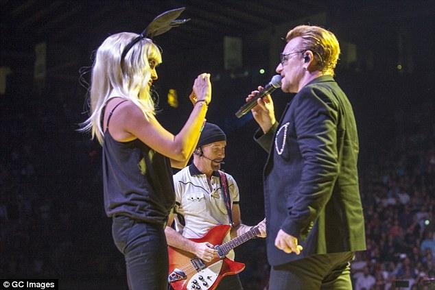 Пенелопа Крус с мужем устроили шоу на концерте U2