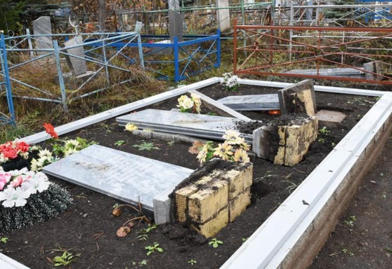 Вандалы разгромили мусульманское кладбище