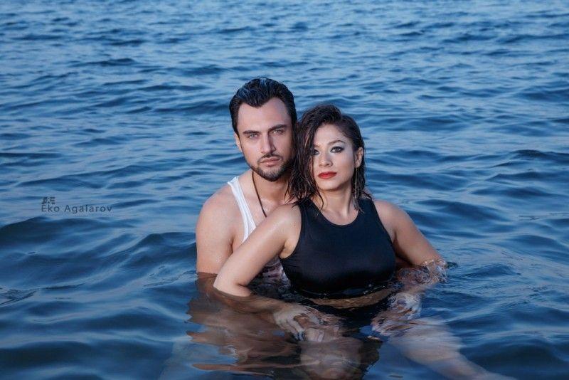 Dənizin içində elə "Sarmaş- Dolaş" oldular ki...