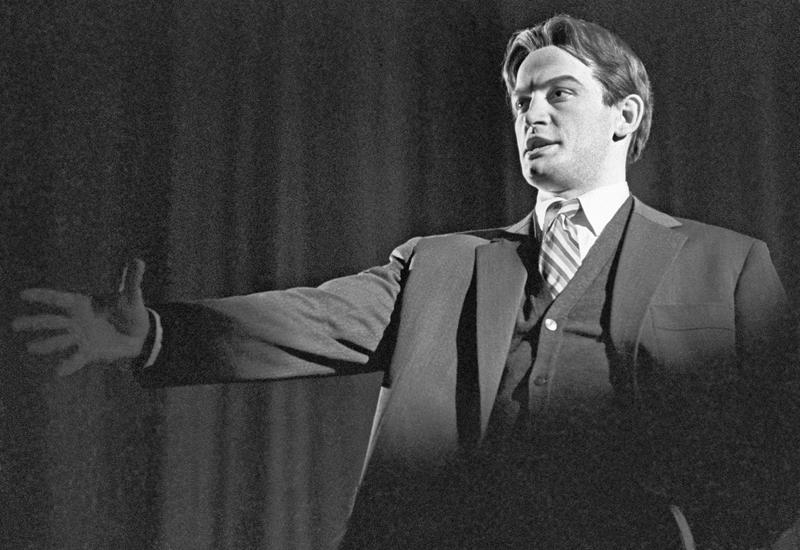 Позднее прозрение Маяковского - статья Анара в "Независимой газете"