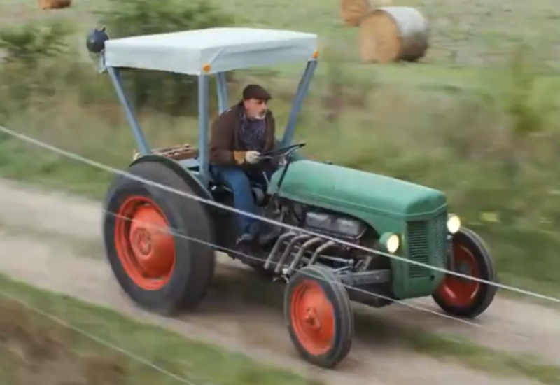 Тракторист-лихач покоряет Сеть