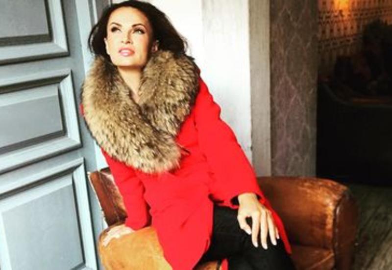 Эвелина Бледанс восхитила фигурой в бикини