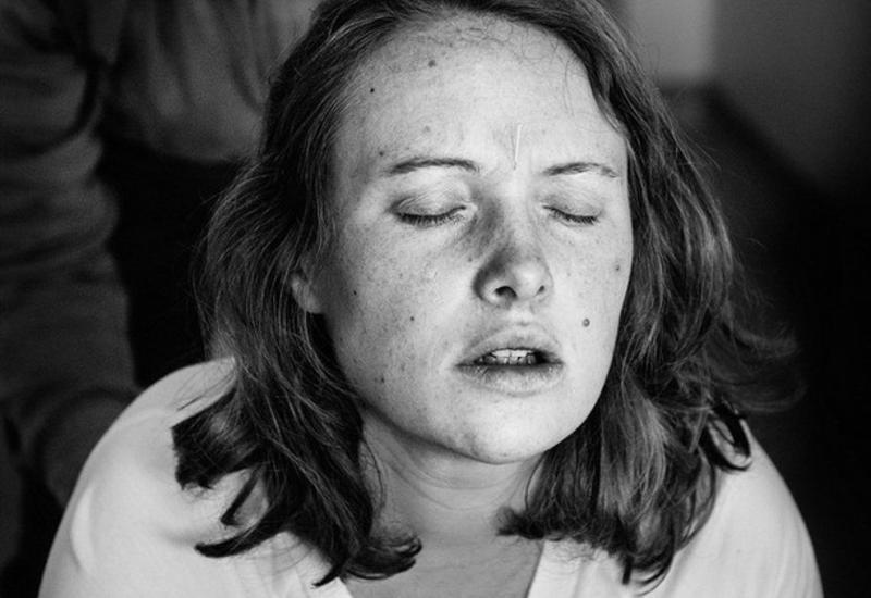 Шведский фотограф запечатлела лица женщин во время родов