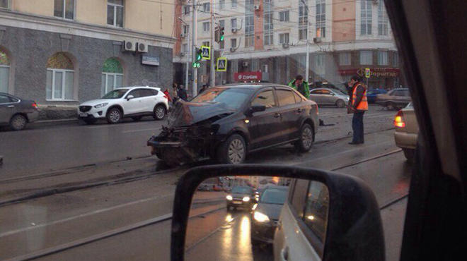 Маршрутка с детьми перевернулась в центре города