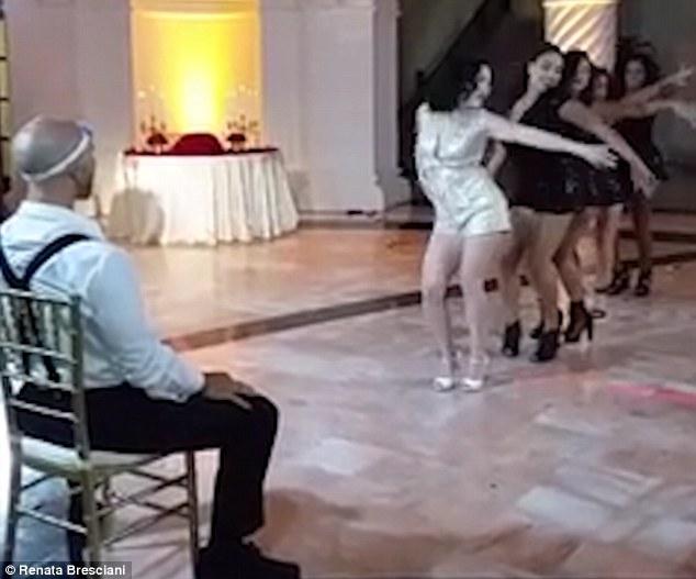 Невеста шокировала любимого сексуальными танцами на свадьбе