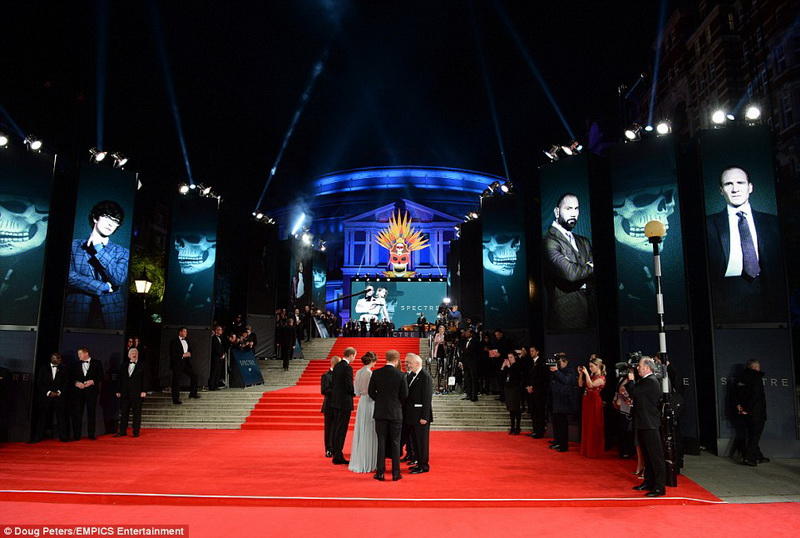Королевская семья Британии на премьере "007: Спектр"