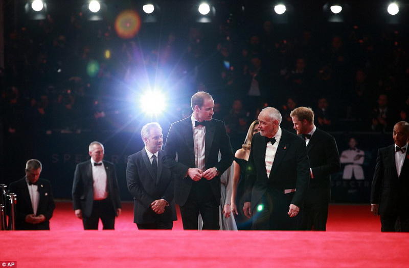 Королевская семья Британии на премьере "007: Спектр"