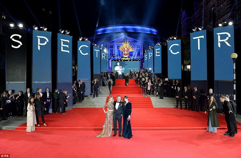 Моника Беллуччи и Леа Сейду на грандиозной премьере "007:Спектр"