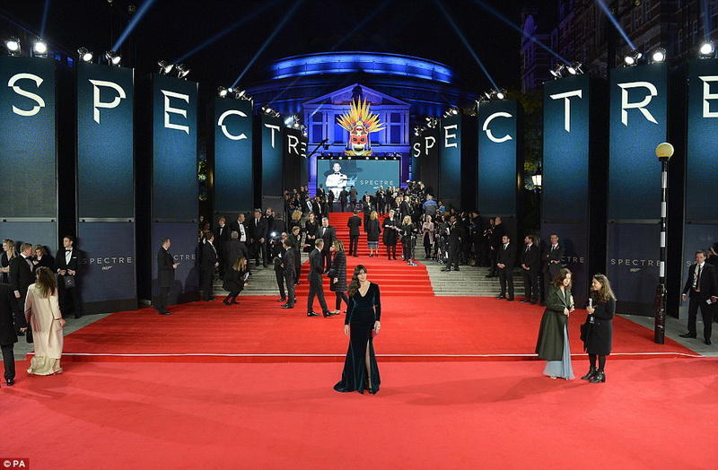 Моника Беллуччи и Леа Сейду на грандиозной премьере "007:Спектр"