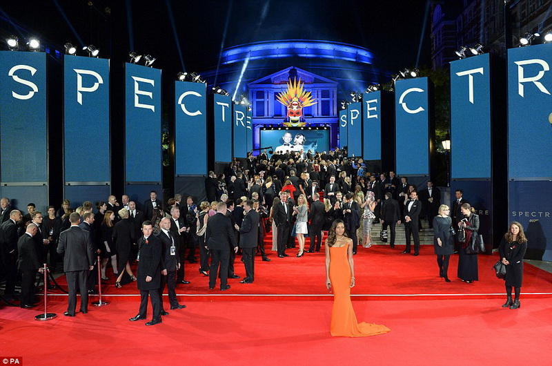 Моника Беллуччи и Леа Сейду на грандиозной премьере "007:Спектр"