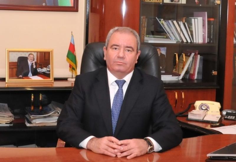 "Görünən budur ki, Əli Abbasov Eldar Mahmudovun şantajına boyun əyib"