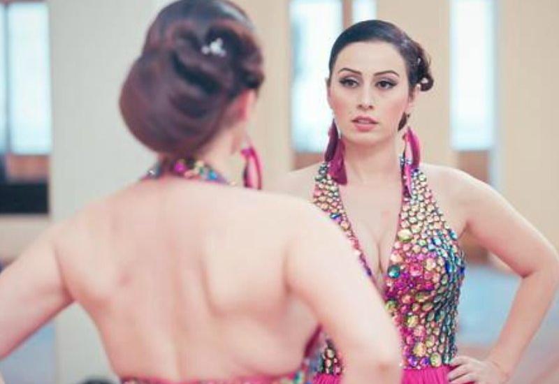 Roza Zərgərli əsgərlərə konsert verdi
