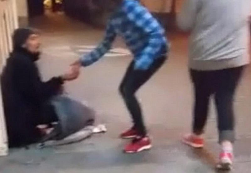 Девочки выложили в Facebook это видео и стали популярными