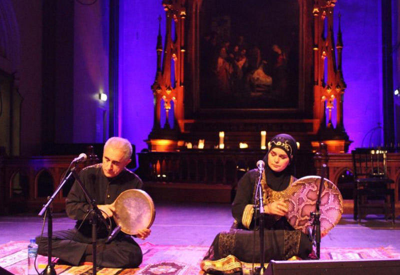 Alim Qasımov kilsədə oxudu