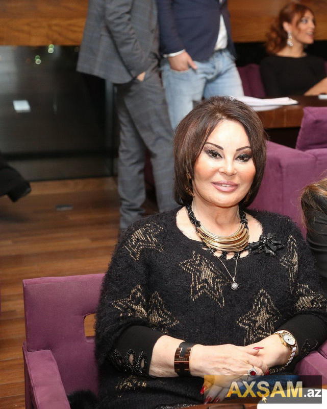 Amaliya Pənahova yeni görünüşdə