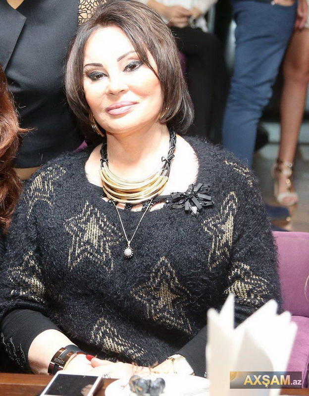 Amaliya Pənahova yeni görünüşdə