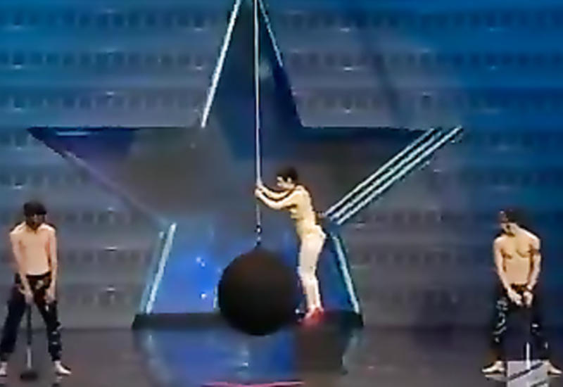 Хит в исполнении этой девушки поразил всех