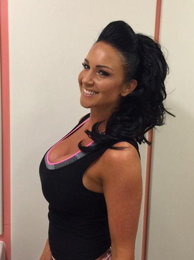 Девушка потратила весь свой студенческий кредит на новую грудь