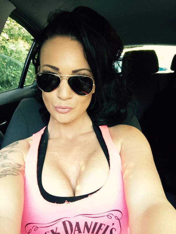 Девушка потратила весь свой студенческий кредит на новую грудь