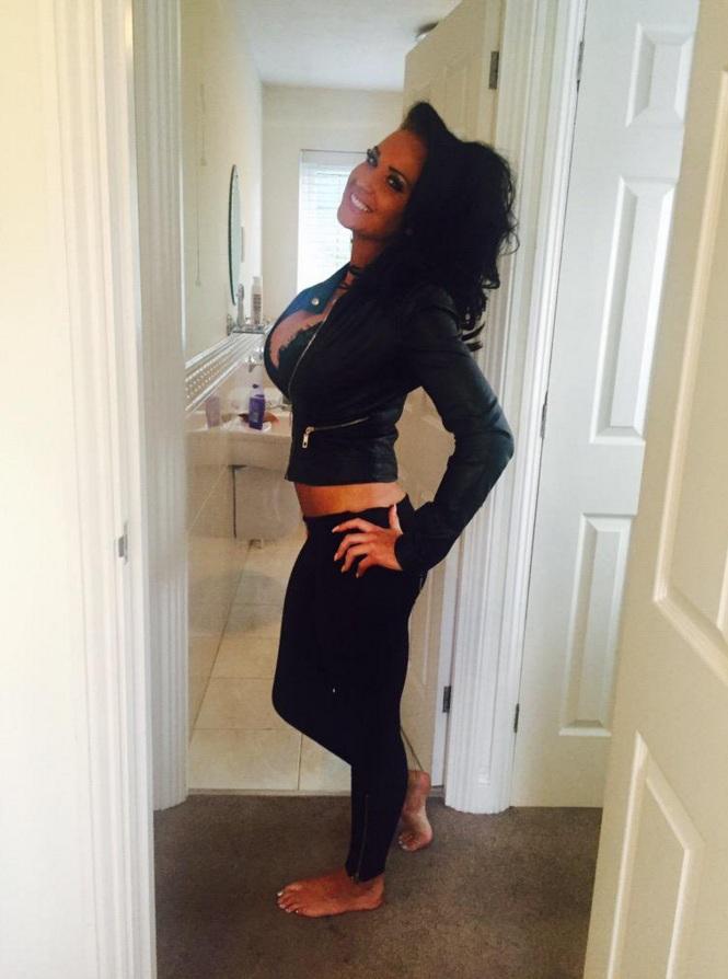 Девушка потратила весь свой студенческий кредит на новую грудь