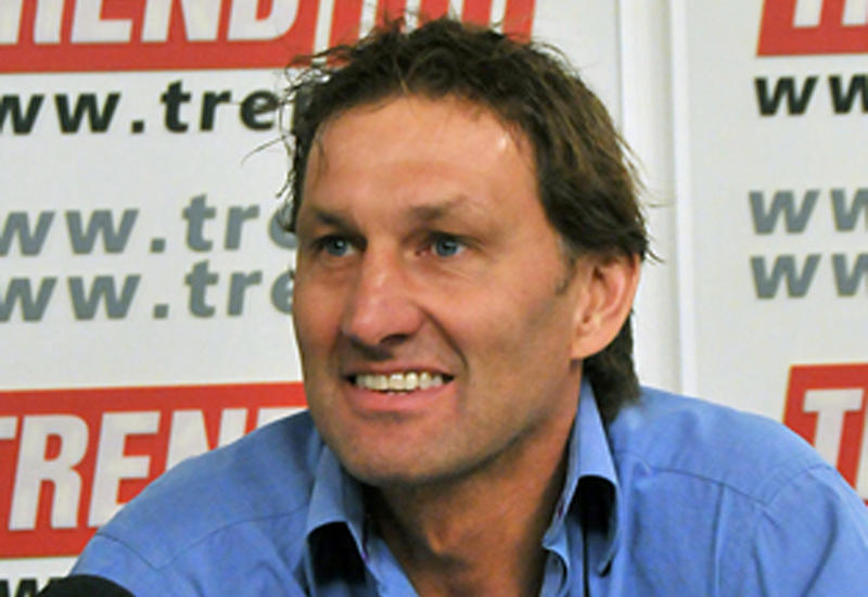 Азербайджанские врачи спасли жизнь легендарному футболисту