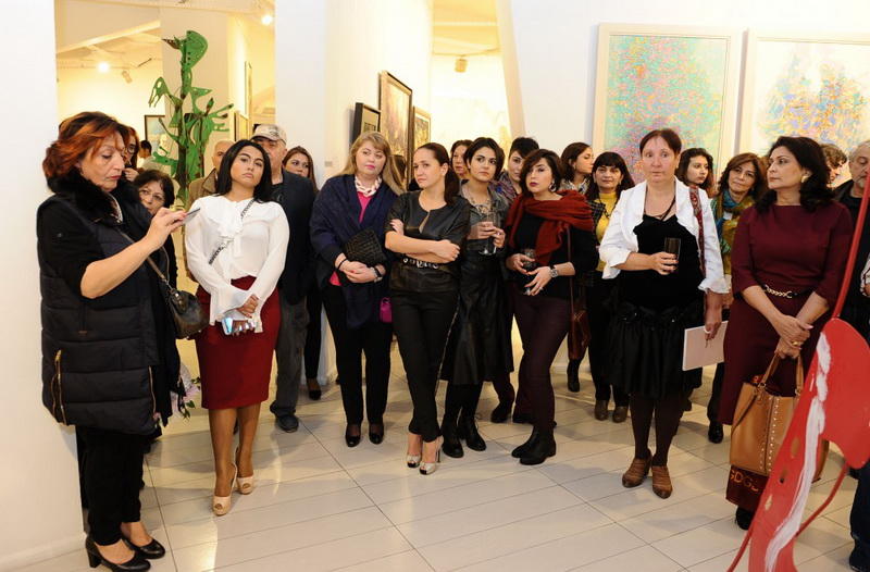 В Баку проходит выставка известного грузинского художника